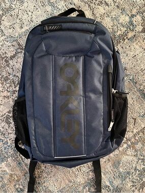 Oakley Navy Blue Backpack with Black Logo NWT
